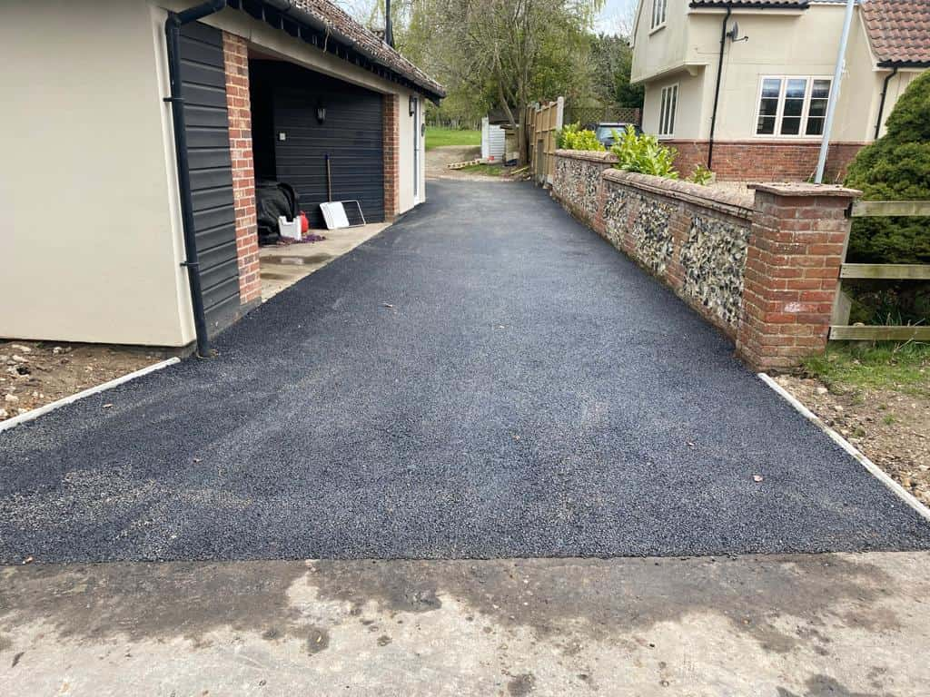 This is a newly installed tarmac driveway. All works carried out by NS Driveways Ascot